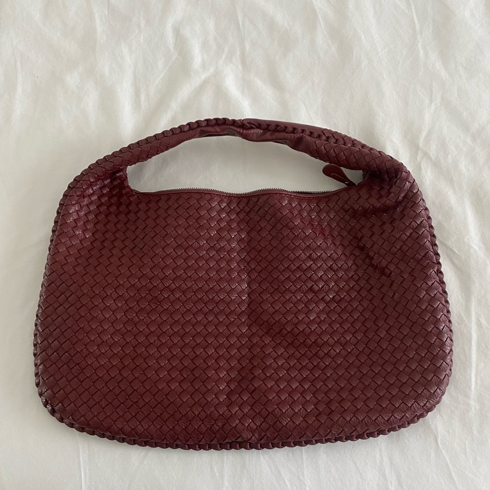 Burgundy bag bottega style